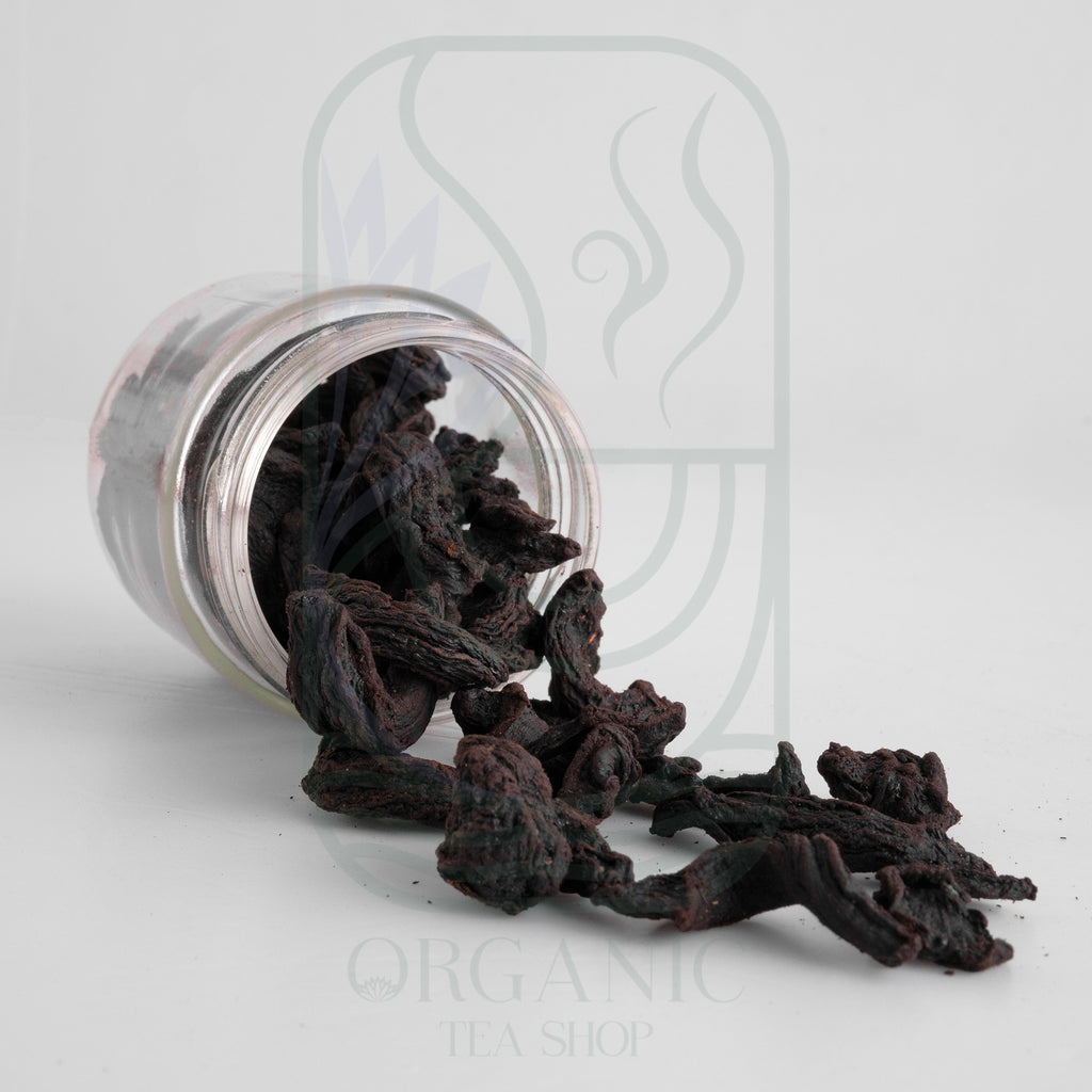 Dried goraka fruit rind pieces with sour flavor