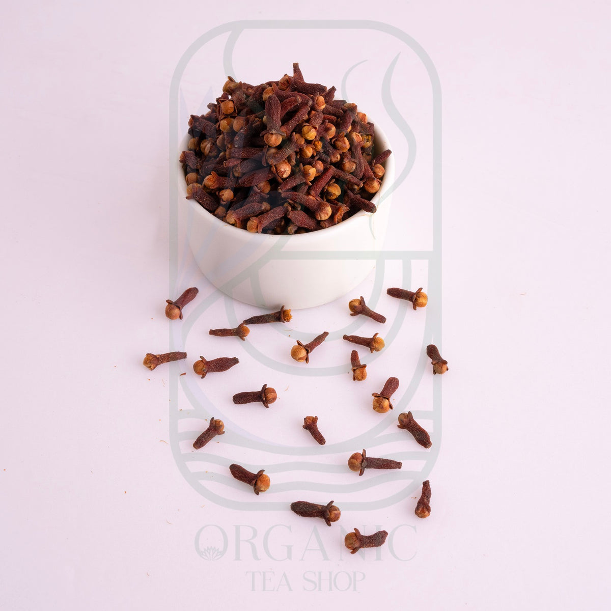 Premium whole cloves for cooking and baking